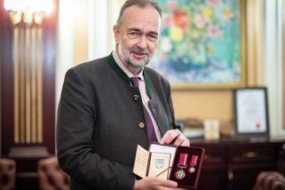 Karel Habsbursko-Lotrinský navštívil Ukrajinu. Obdržel Řád za zásluhy - Médium.cz